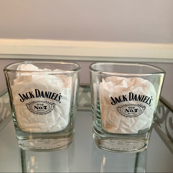 3 bar glasses including 2 square Jack Daniels and 1 Gentlemen Jack tumbler - Picture 3 of 11